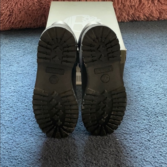 Kids Timberland Boots - Picture 2 of 3